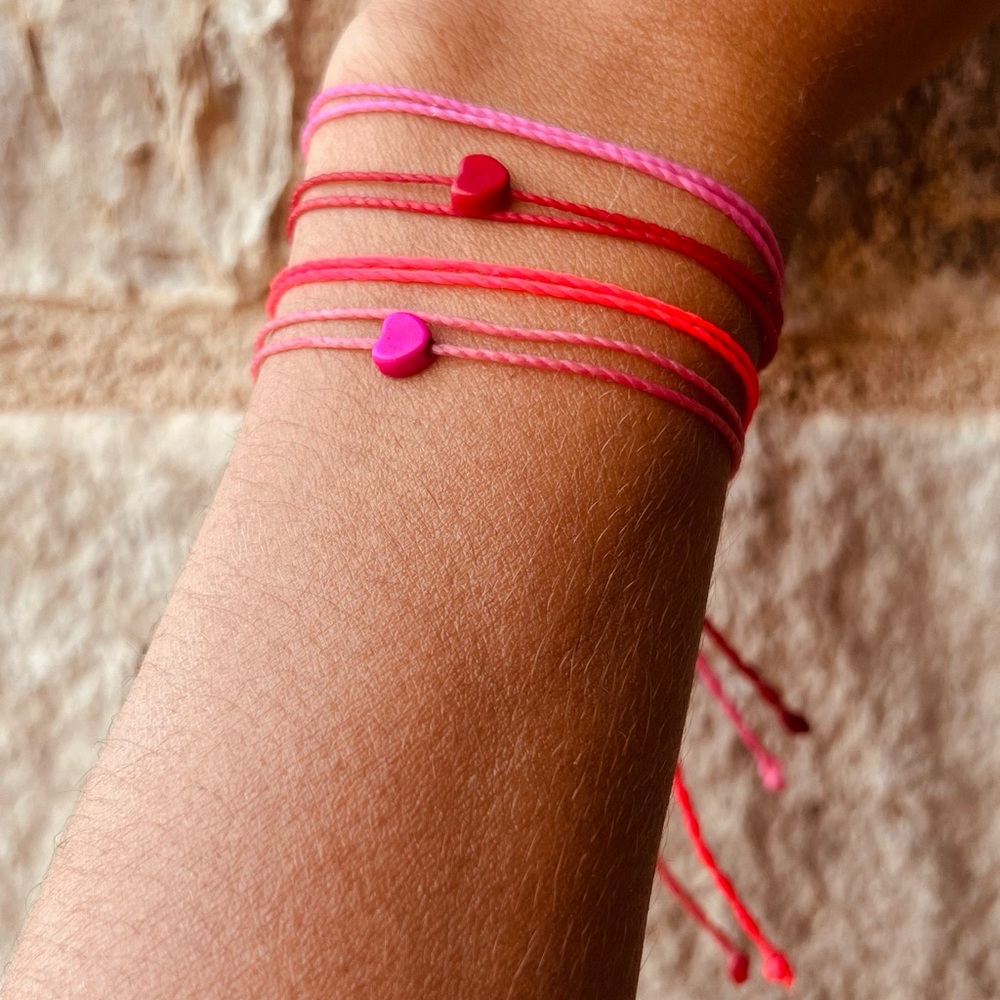 ❤️💗NEW Love/ heart set of 4 Handmade string adjustable bracelets 🫶 - Picture 2 of 8